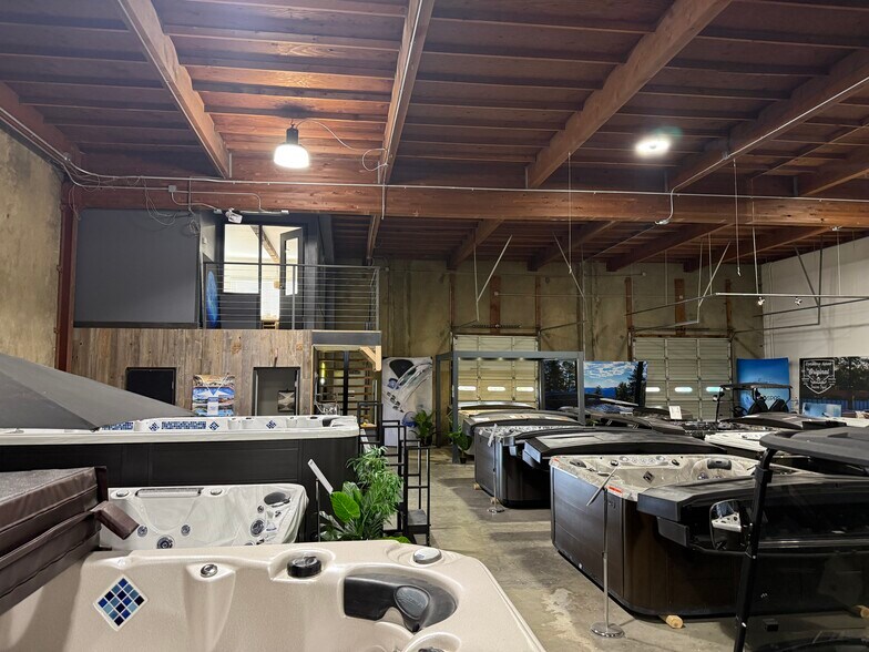 More Photos Of 4670 SW Pacific Ave, Beaverton Warehouse For Lease