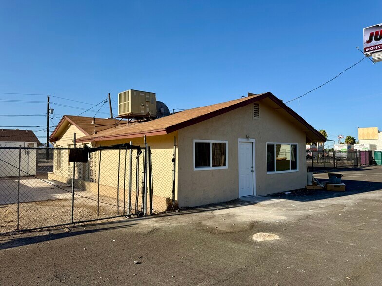 More Photos Of 2039 W Bonanza Rd, Las Vegas Flex For Lease