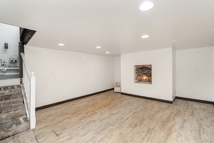 More Photos Of 826 Caroline St, Fredericksburg Storefront Retail Office For Lease