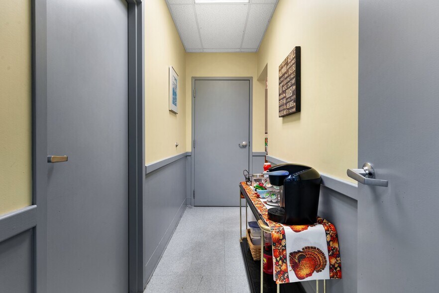 More Photos Of 20 S Main St, Manchester Freestanding For Lease