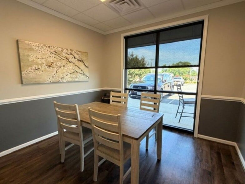 More Photos Of 15243 Forest Rd, Forest Office For Lease