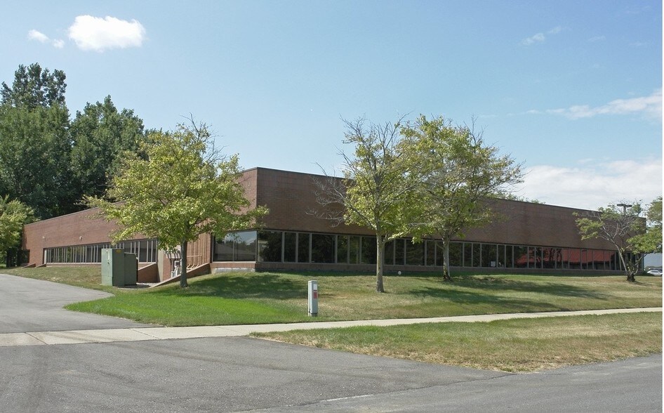 More Photos Of 1676 Viewpond Dr SE, Grand Rapids Office For Lease