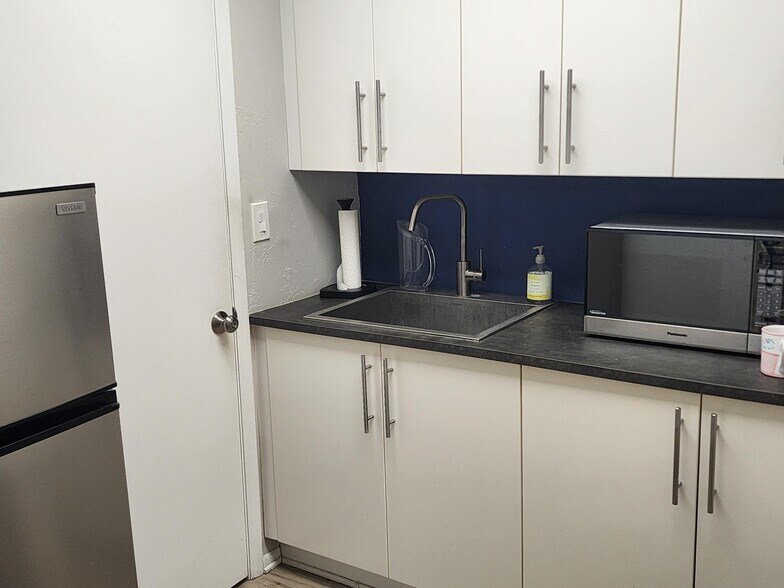More Photos Of 1640 9th Ave N, Saint Petersburg Office For Lease