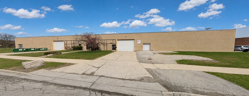 Primary Photo Of 6396-6398 W 74th St, Bedford Park Warehouse For Lease