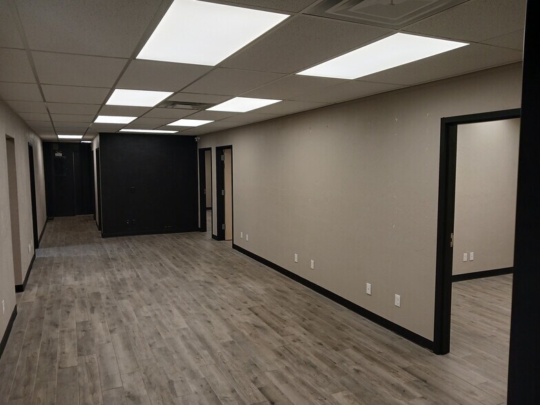 More Photos Of 4229 Royal Ave, Oklahoma City Flex For Lease