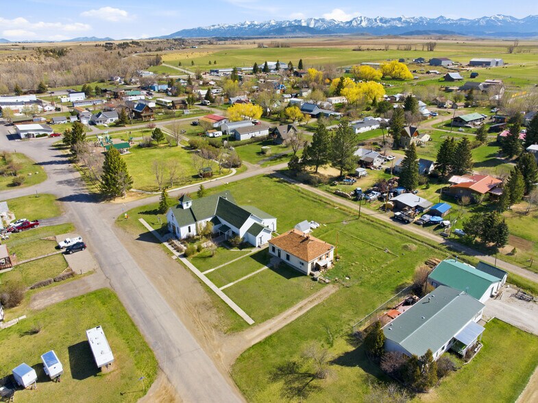More Photos Of 210 Miles Ave, Clyde Park Specialty For Sale