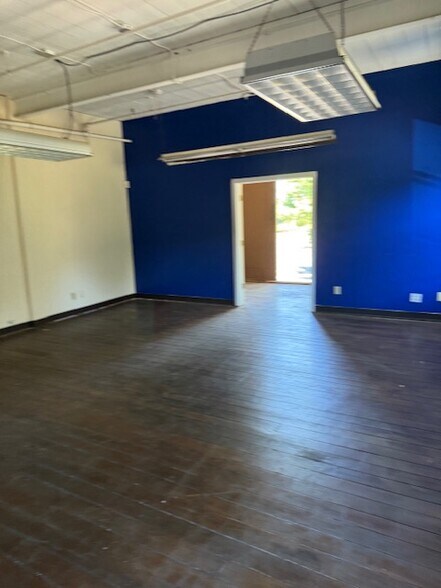 More Photos Of 5-40 Glen Rd, Manchester Warehouse For Lease