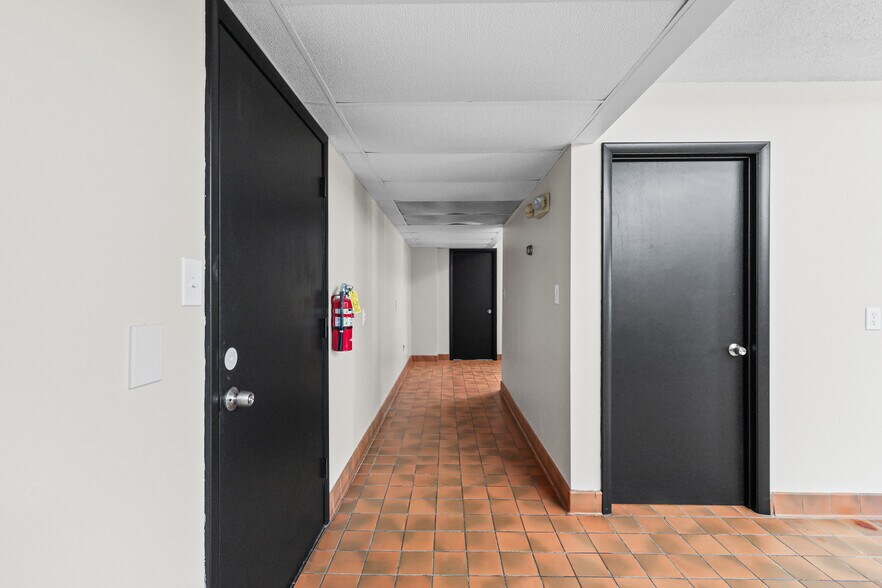 More Photos Of 11 Brierton Ln, Crystal City Office For Sale