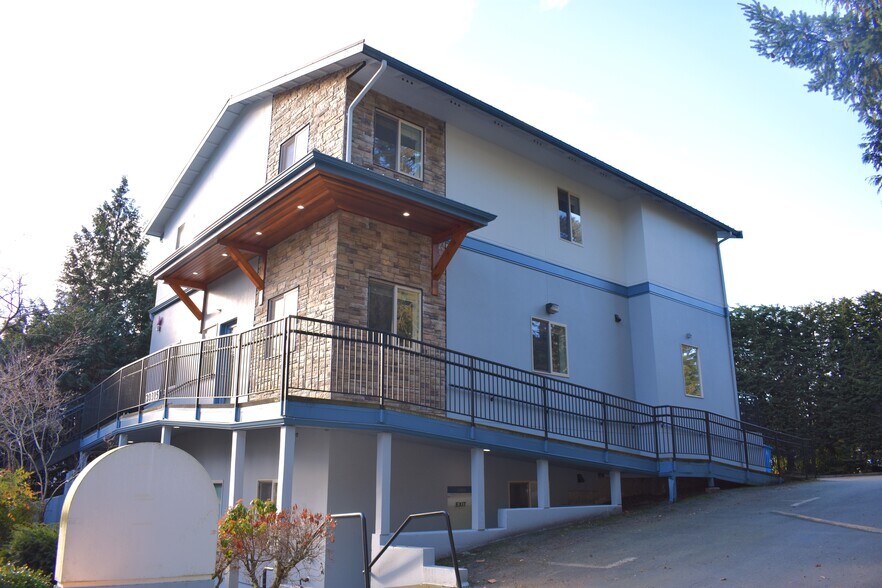 More Photos Of 20315 19th Ave NE, Shoreline Office For Sale