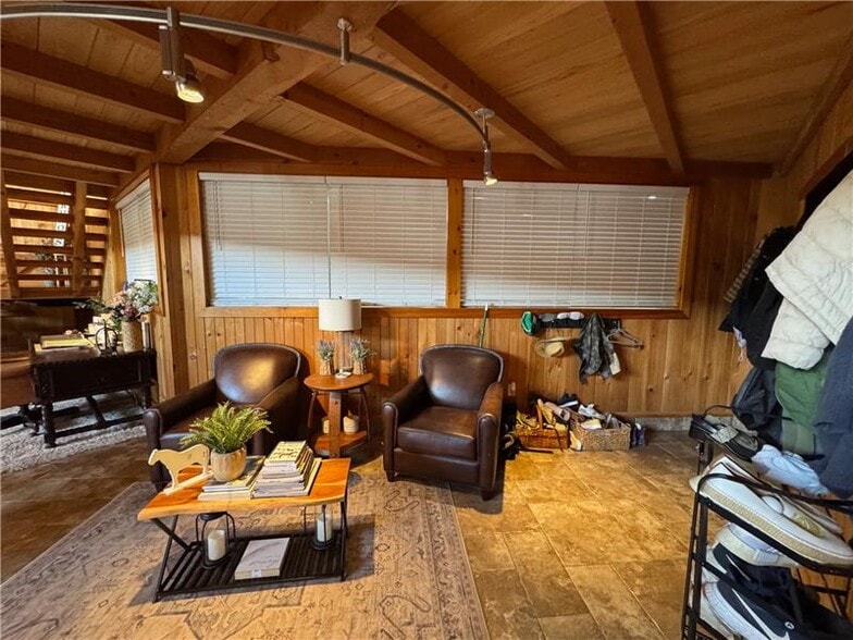 More Photos Of 115 Hilltop Dr, Phoenix Sports And Entertainment For Sale