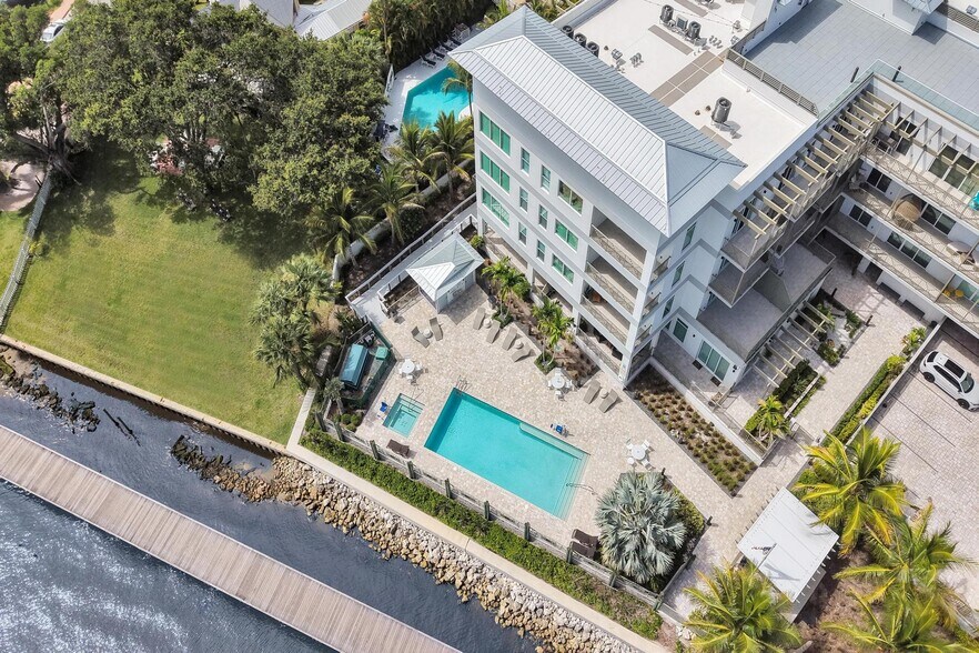 More Photos Of 37-41 SW Seminole St, Stuart Apartments For Lease