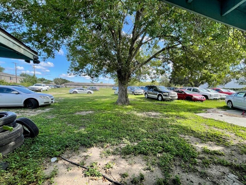 More Photos Of 4006 N Navarro St, Victoria Auto Dealership For Sale