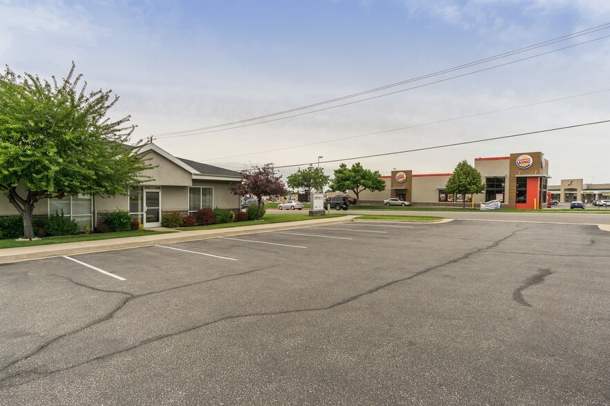 More Photos Of 3479-3491 W 4800 S, Roy Medical For Lease