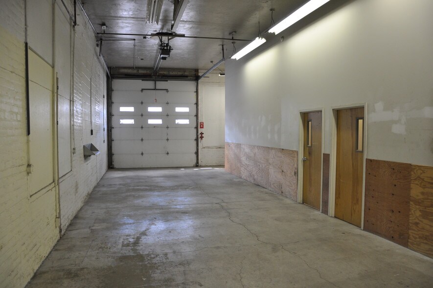 More Photos Of 8-10 Cairn St, Rochester Warehouse For Lease