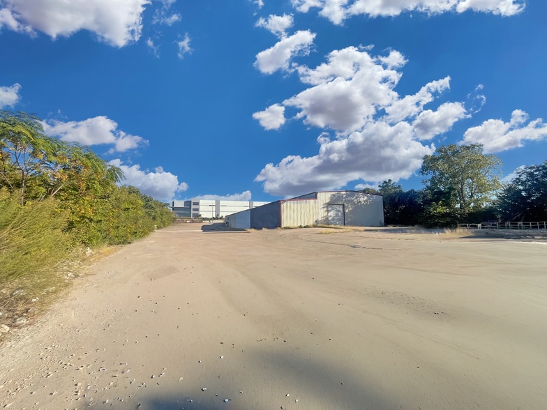Primary Photo Of 5526 Crystal Lake Blvd, Dallas Warehouse For Lease