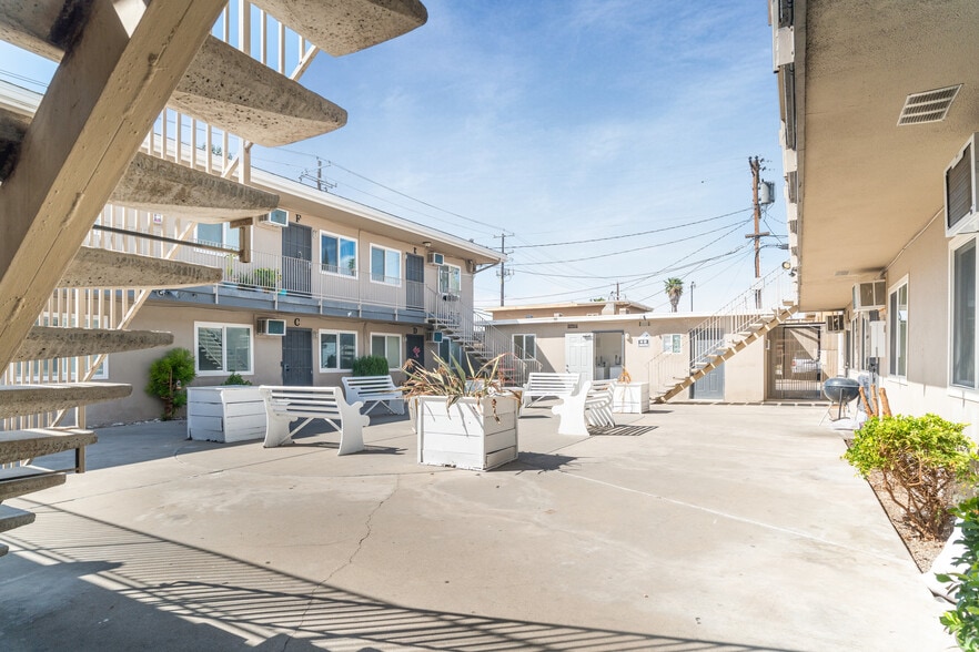 More Photos Of 1312-1322 Bulldog Ln, Fresno Apartments For Sale