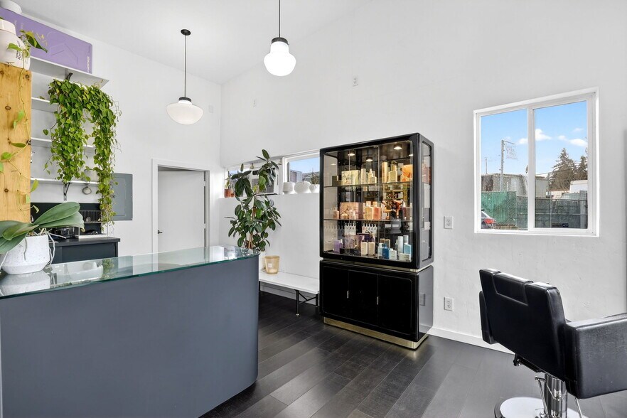 More Photos Of 4144 SE 60th Ave, Portland Storefront Retail Office For Sale