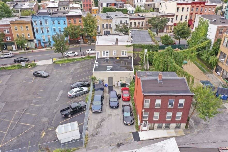 More Photos Of 165 Madison Ave, Albany Storefront Retail Residential For Sale