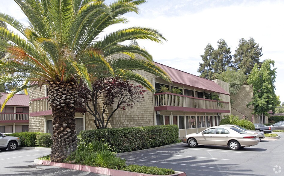 More Photos Of 140-144 Mayhew Way, Pleasant Hill Unknown For Lease