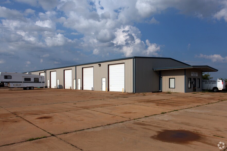 More Photos Of 660 W SW 59th St, Mustang Warehouse For Lease