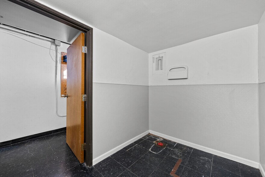 More Photos Of 940 E Main St, Santa Paula Storefront For Lease