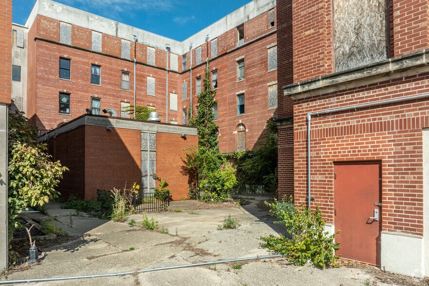 More Photos Of 239 S Cherry St, Galesburg Skilled Nursing Facility For Sale