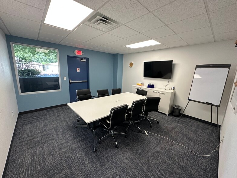 More Photos Of 414 W Parkway St, Denton Loft Creative Space For Lease