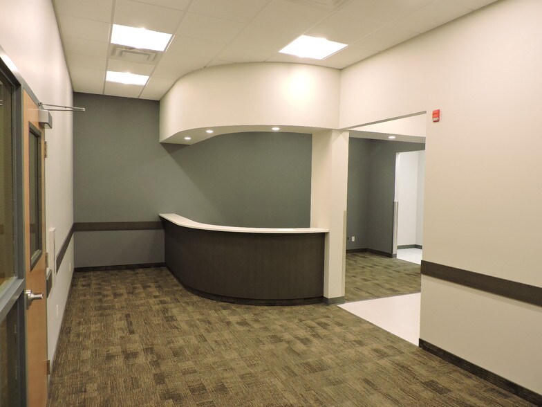 More Photos Of 4309 52 Ave, Red Deer Medical For Lease