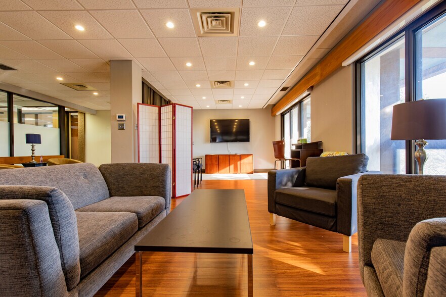 More Photos Of 7900 Shoal Creek Blvd, Austin General Retail For Sale