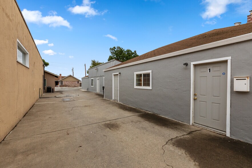 More Photos Of 8101 Freeport Blvd, Sacramento Storefront For Sale