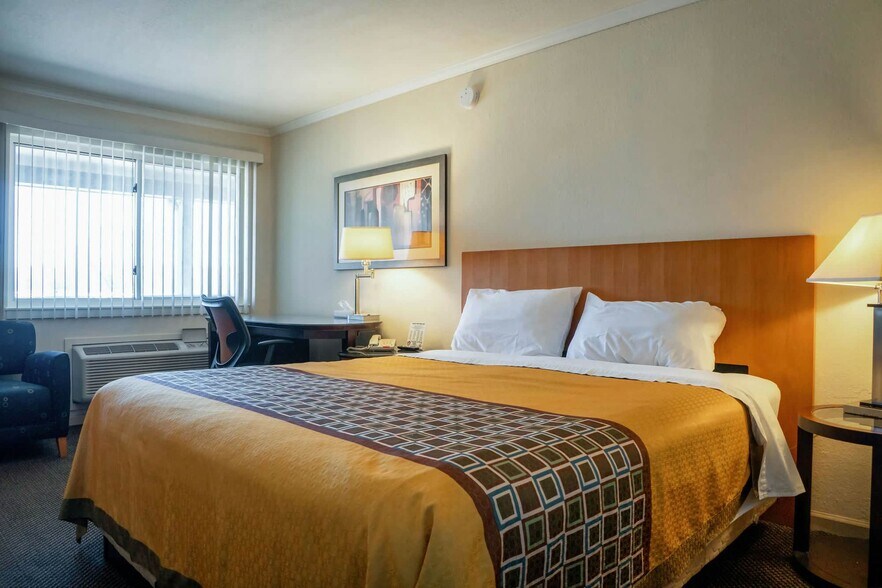 More Photos Of 201 Continental Dr, Junction City Hotel For Sale