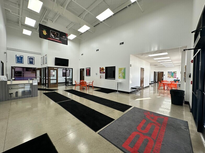 More Photos Of 200 Intertech Pky, Angola Health Club For Lease