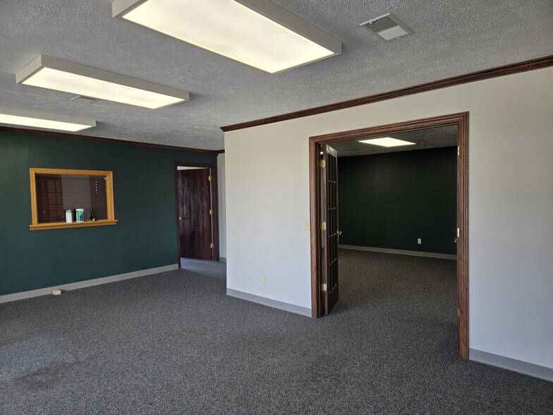 More Photos Of 1130 E Main St, Carbondale Storefront Retail Office For Lease