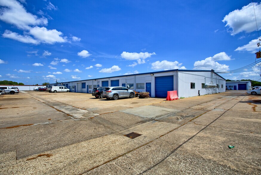 More Photos Of 15502 Old Galveston Rd, Webster Light Manufacturing For Lease
