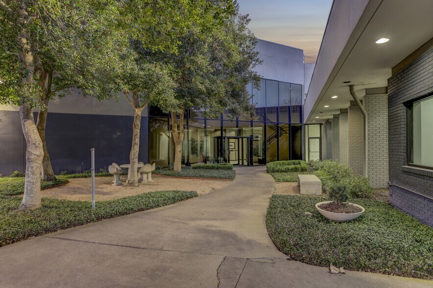 More Photos Of 8410 Hwy 90A, Sugar Land Office For Lease
