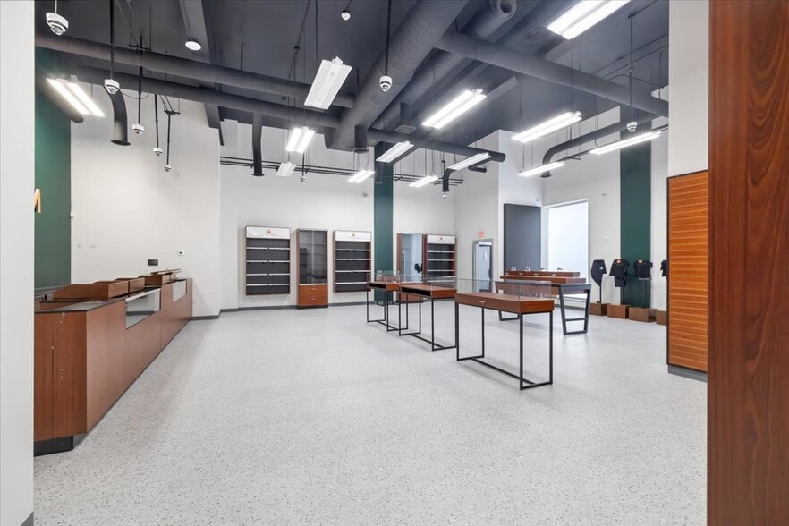 More Photos Of 746-748 Tonnele Ave, Jersey City Storefront Retail Office For Lease