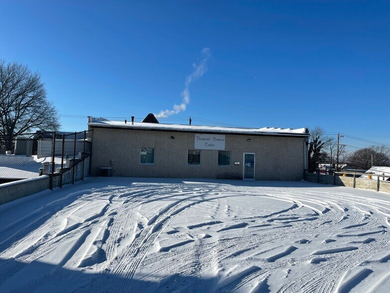 More Photos Of 537 Lincoln Hwy, East McKeesport Storefront For Sale