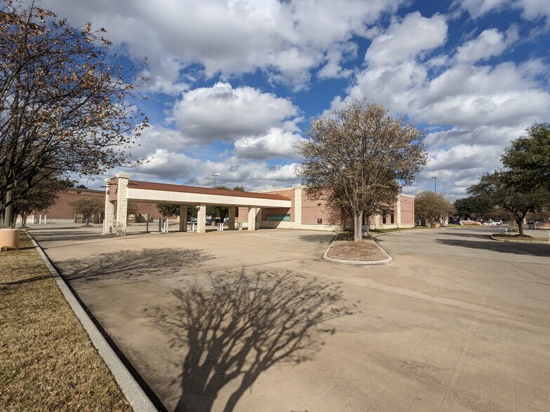 More Photos Of 18505 Champion Forest Dr, Spring Bank For Sale