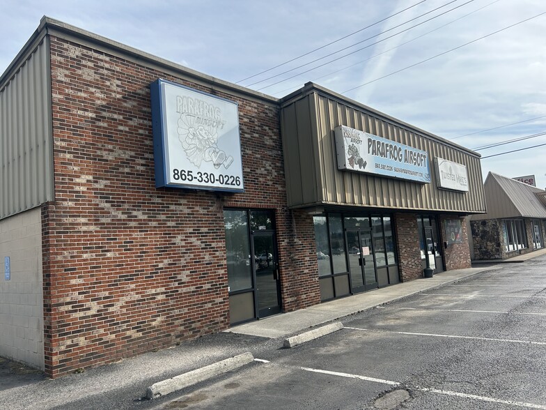 More Photos Of 7125-7129 Kingston Pike, Knoxville Freestanding For Lease