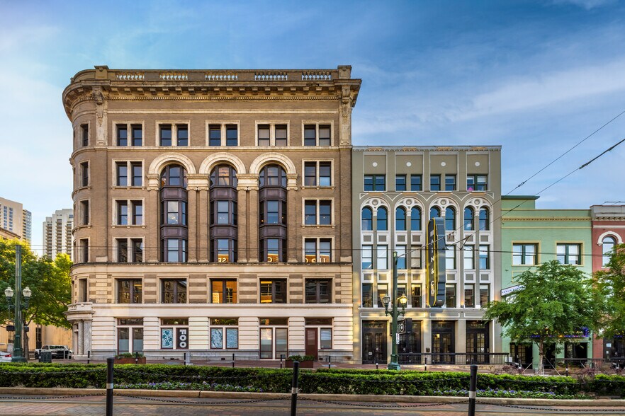 More Photos Of 917 Franklin St, Houston Office For Lease