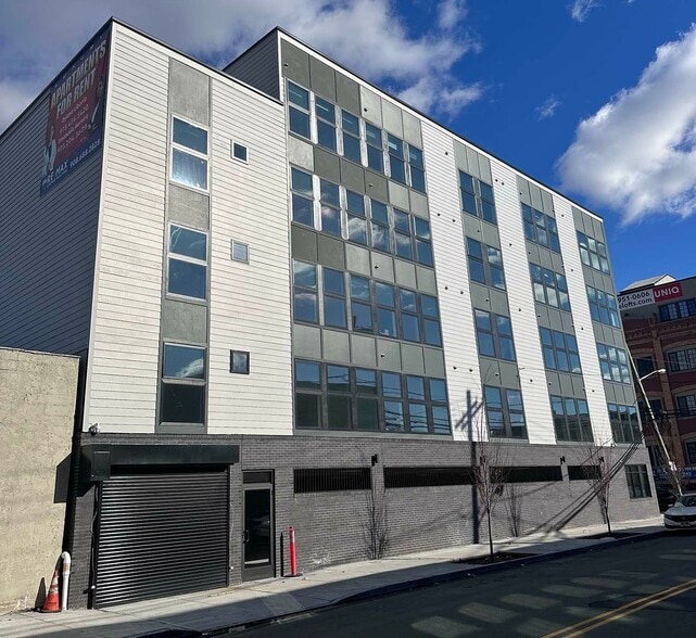 More Photos Of 168 Emmet St, Newark Apartments For Sale