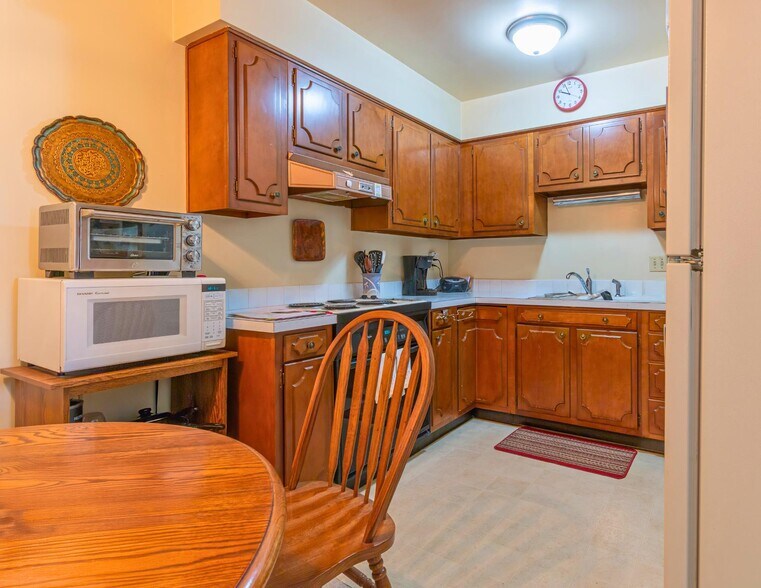 More Photos Of 1718 9th Ave, Moline Apartments For Sale