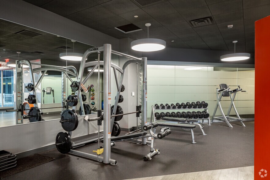 More Photos Of 2600 W Big Beaver Rd, Troy Office For Lease