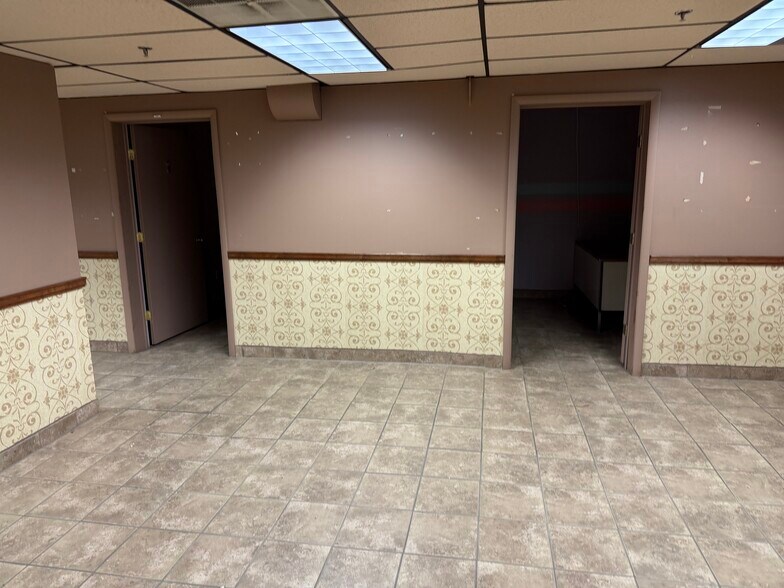 More Photos Of 2636 S Work St, Falconer Manufacturing For Lease