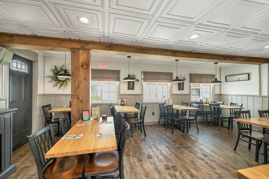 More Photos Of 40 Main St, Goffstown Restaurant For Sale