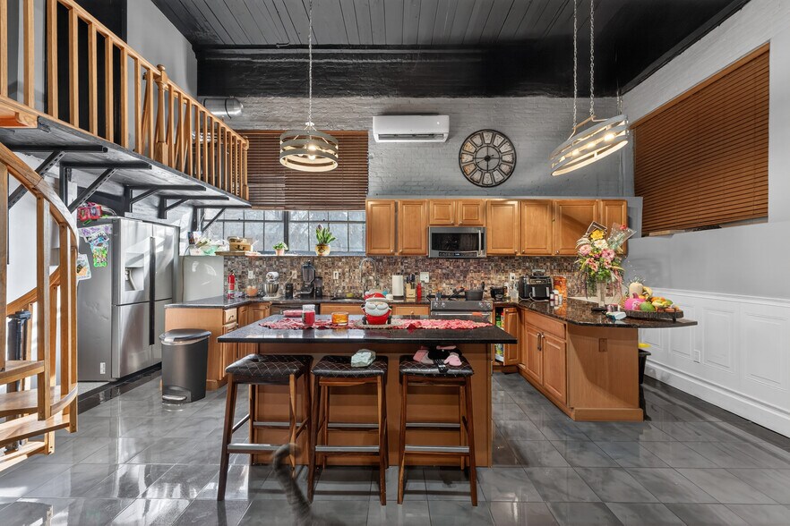 More Photos Of 134 Sterry St, Pawtucket Flex For Sale