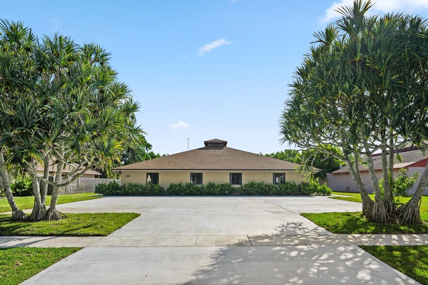 Primary Photo Of 1262 The 12th Fairway, Wellington Apartments For Sale