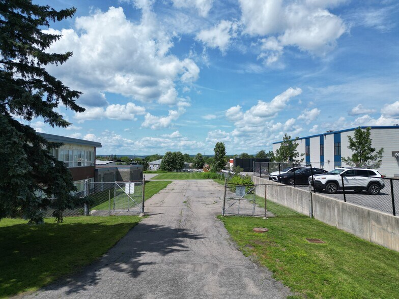 More Photos Of 3775 St Joseph Blvd, Ottawa Schools For Sale