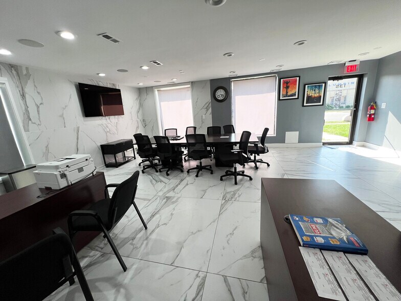 More Photos Of 135-139 Joey Dr, Elk Grove Village Warehouse For Sale