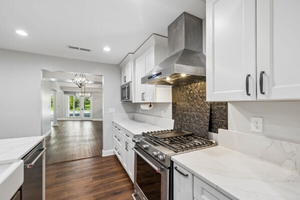 More Photos Of 728 S Spring St, Manchester Specialty For Sale